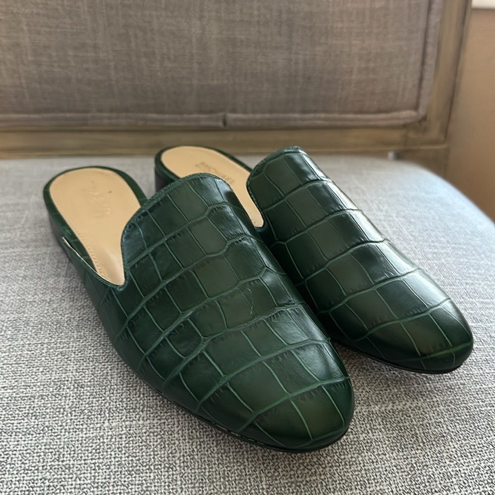 NEW Michael by Micheal Kors Faux croc mules / flats / green / 7.5M